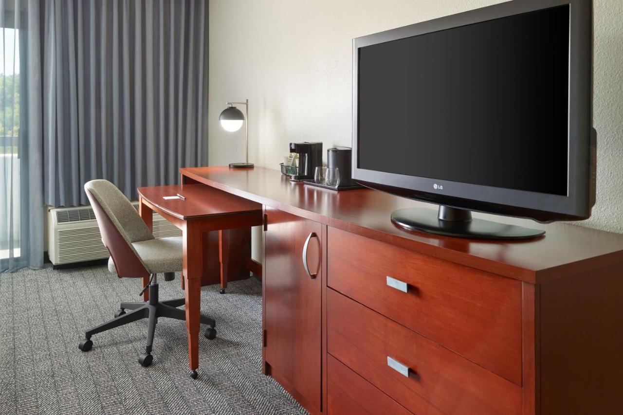 Courtyard By Marriott Atlanta Executive Park/Emory Hotel Exterior foto