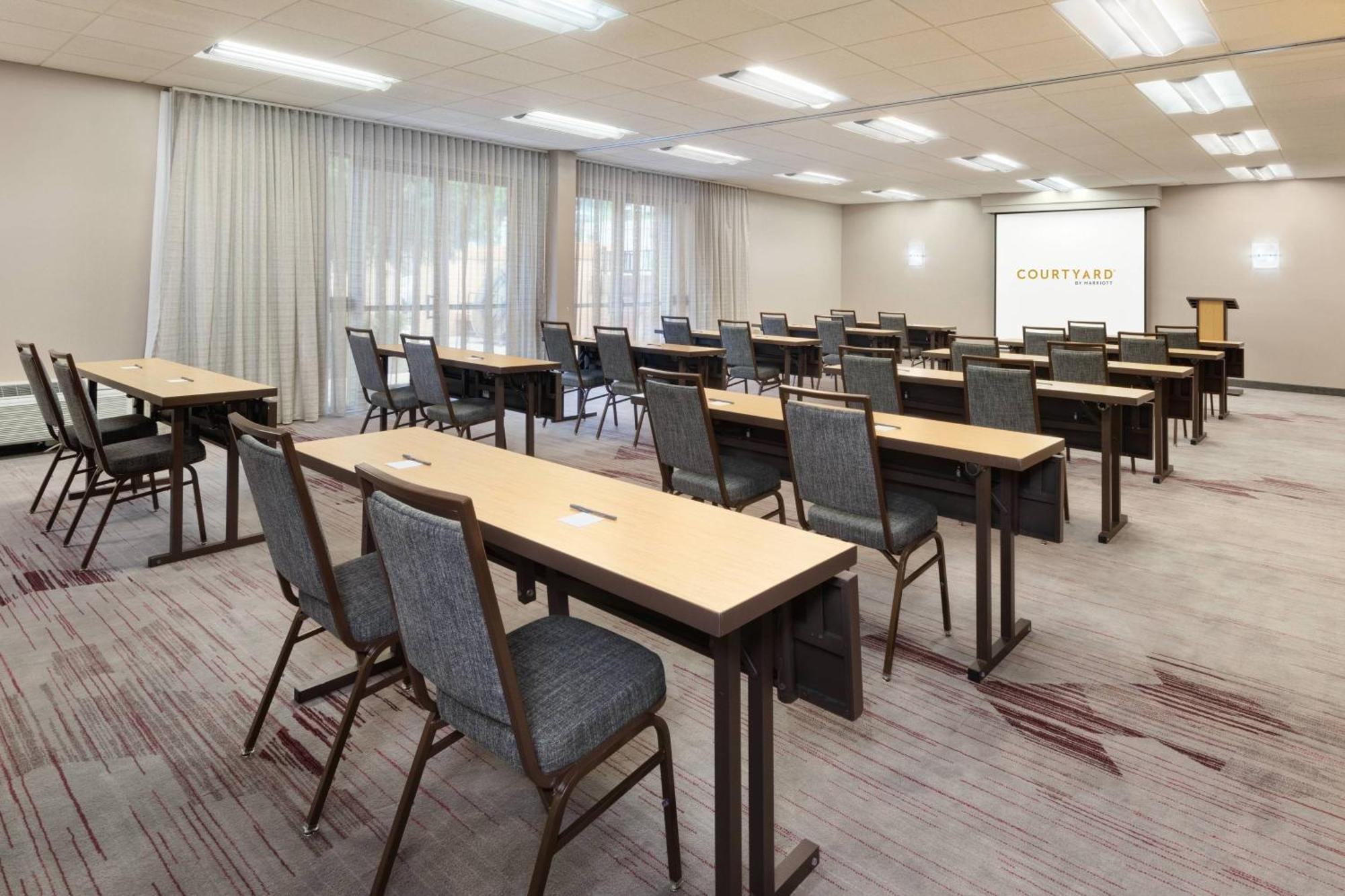 Courtyard By Marriott Atlanta Executive Park/Emory Hotel Exterior foto