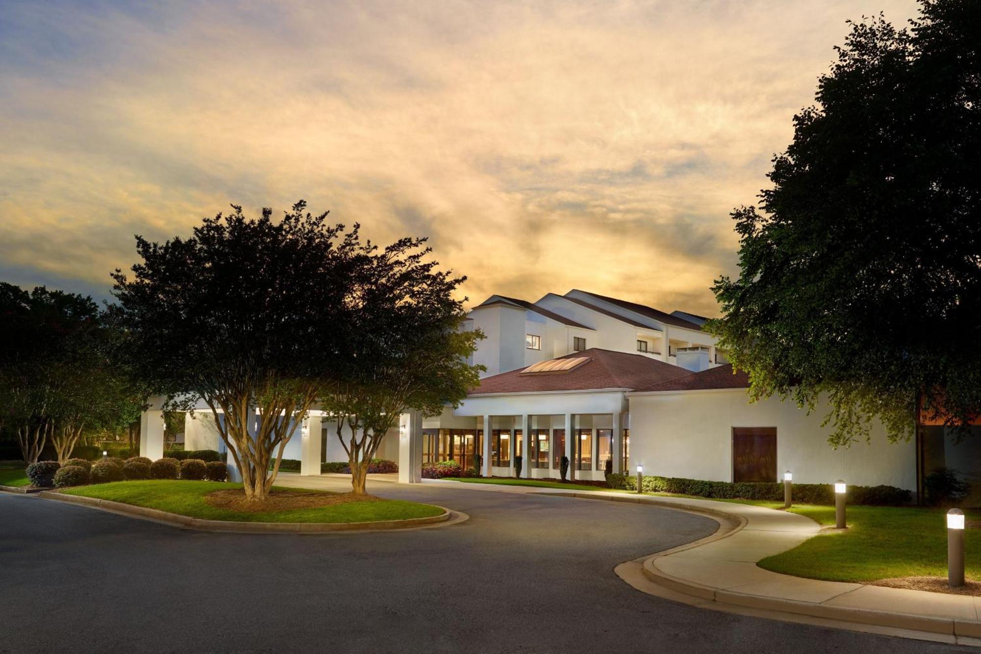 Courtyard By Marriott Atlanta Executive Park/Emory Hotel Exterior foto